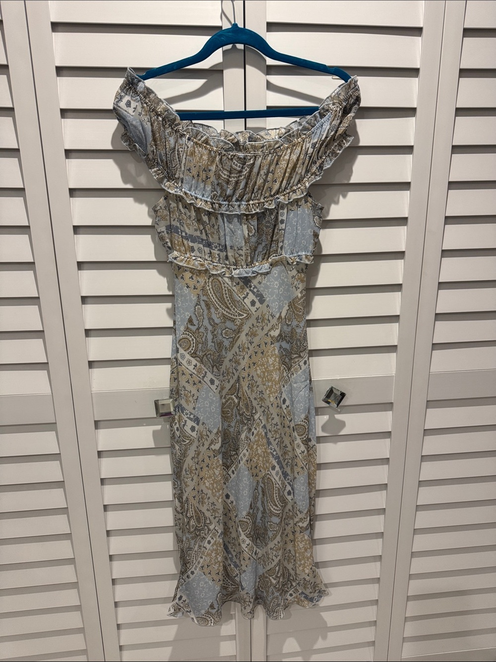 Zara Off-Shoulder Slip on lined Midi Dress in Blue and Beige Patchwork - Picture 4 of 9